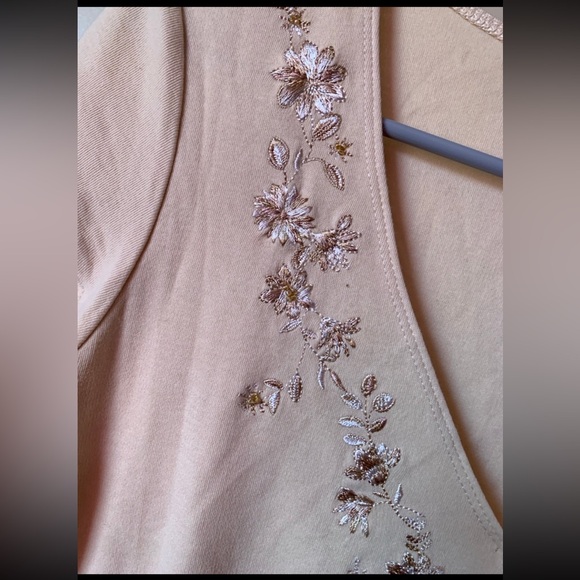 Express Ivory Floral Embellished Top - Picture 4 of 7